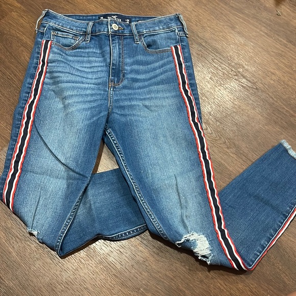 Hollister-7R - Picture 1 of 6